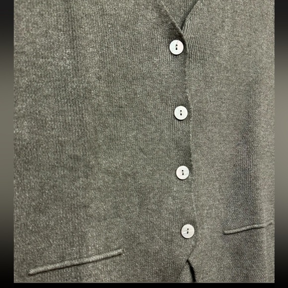 MADE IN ITALY CHIC KNIT BUTTON DOWN VEST - Picture 2 of 3